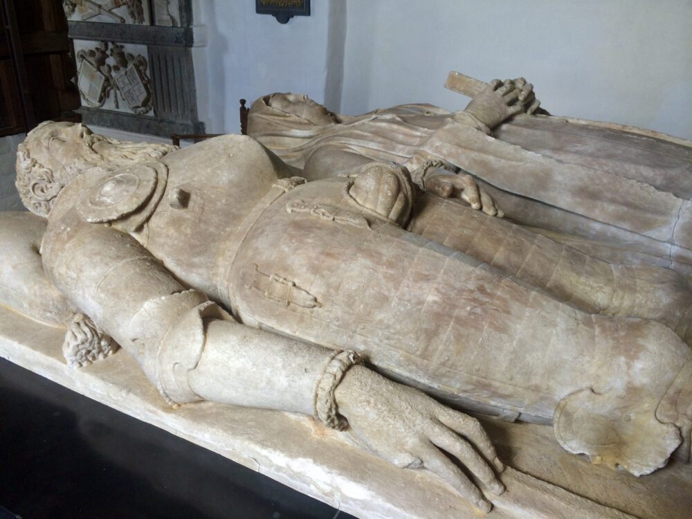 Hunderup church burial