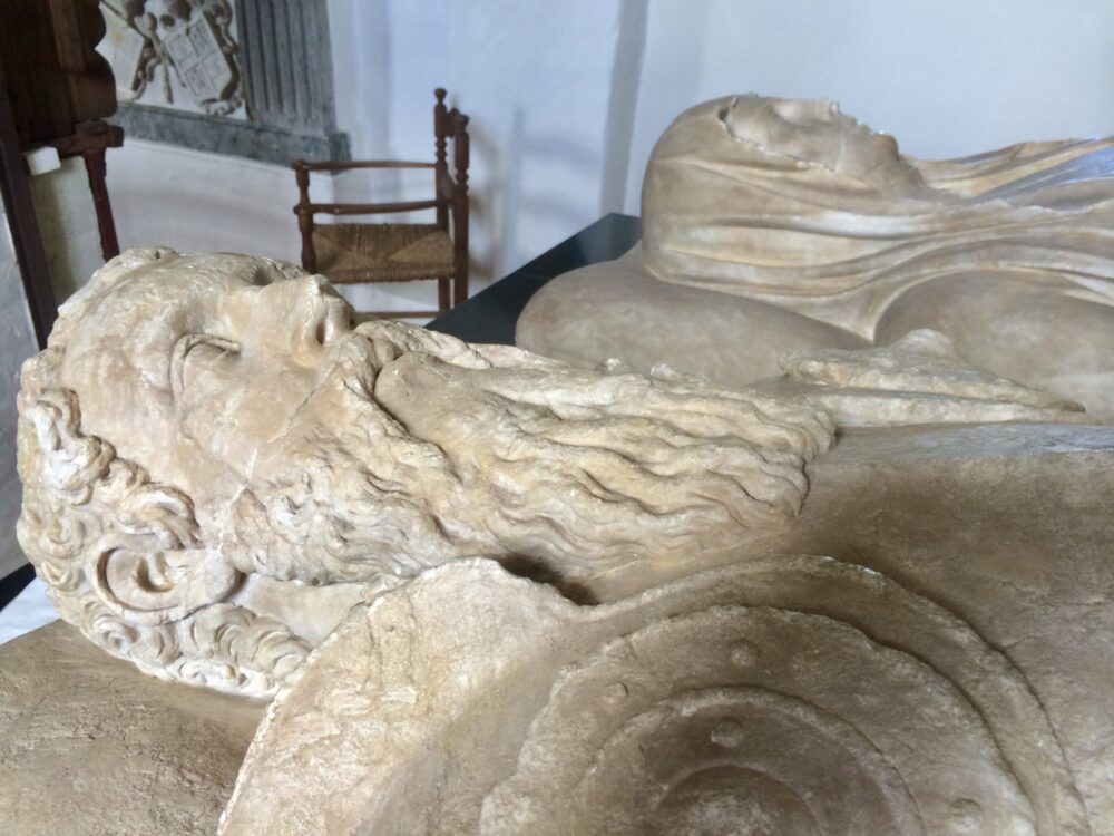 Hunderup church burial