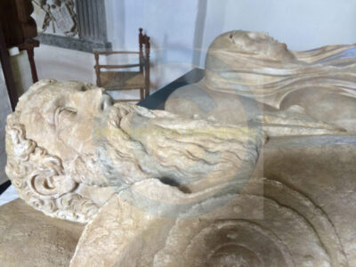 Hunderup church burial